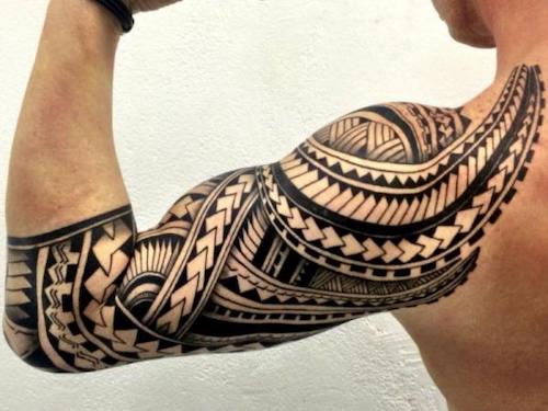 tatuaje tribal de hombre para brazo
